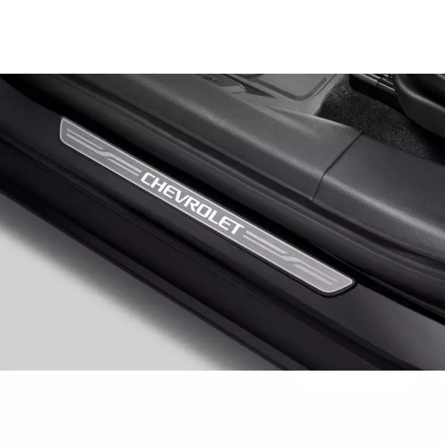 GMC Illuminated Front Door Sill Plates 42744901